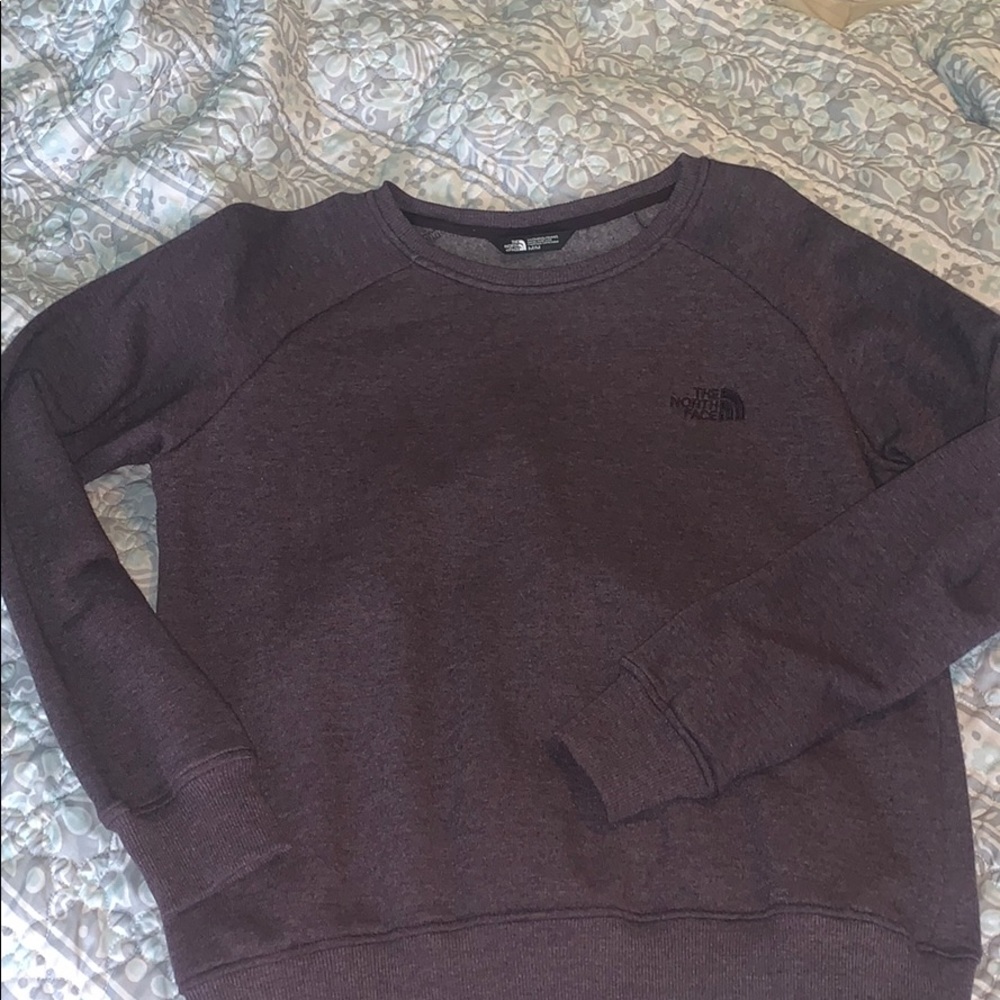 Like new women’s north face crew neck!